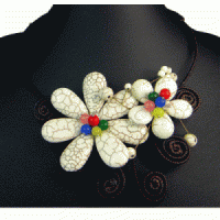 White Flowers Necklace